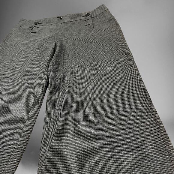 Express Gray Women's Capris - Picture 2 of 9